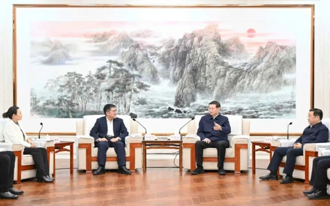 遼寧省委書(shū)記許昆林、省長(zhǎng)王新偉會(huì)見(jiàn)知名民營(yíng)企業(yè)家投資考察團(tuán)一行