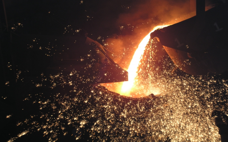 2004年，自建轉(zhuǎn)爐生產(chǎn)鋼水，成為實現(xiàn)鋼鐵全產(chǎn)業(yè)鏈條開閘源頭