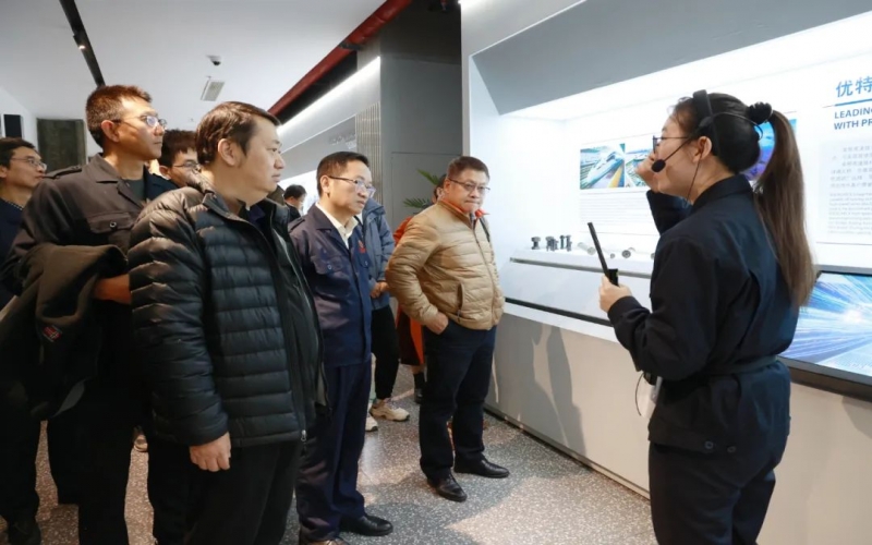 天津大學(xué)宣懷學(xué)院院長、九安醫(yī)療董事長劉毅一行到榮程集團參觀調(diào)研