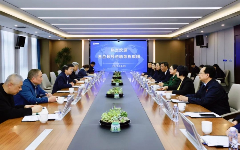 榮程集團(tuán)董事會(huì)主席張榮華與天津紡織集團(tuán)黨委書記、董事長葛傳兵開展座談交流