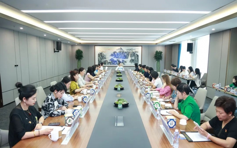 喜迎七一 向黨獻禮 - 張榮華主席與淄博市女企業(yè)家商會一行座談交流，凝聚她力量，展現(xiàn)她擔當！