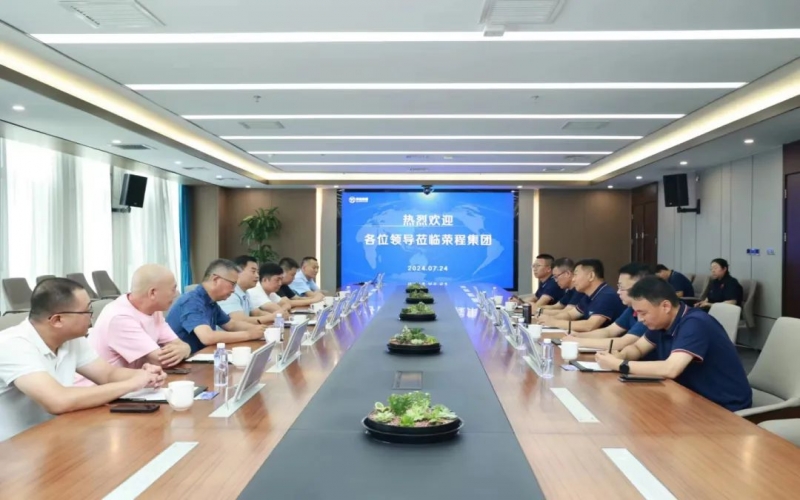 靜海區(qū)委常委、統(tǒng)戰(zhàn)部長(zhǎng)劉啟建一行到榮程集團(tuán)調(diào)研座談