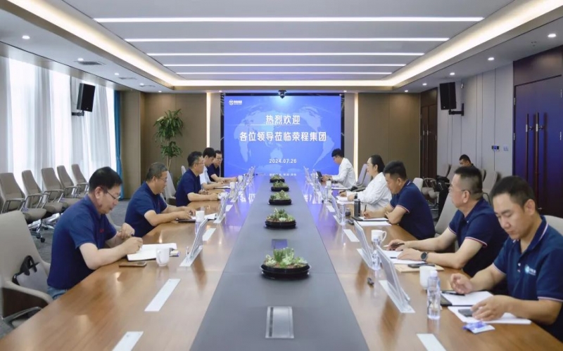 張榮華主席與北奔重型汽車集團(tuán)黨委書記、董事長(zhǎng)何清一行座談交流