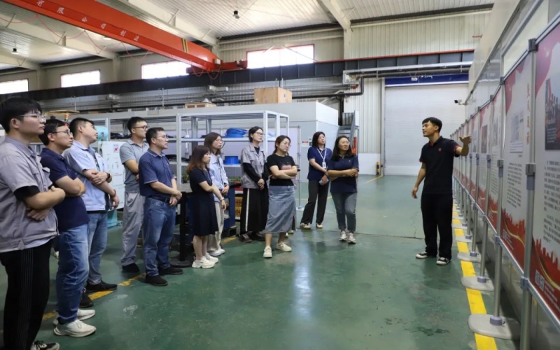 時(shí)代記憶黨史巡展活動在商科數(shù)控舉行