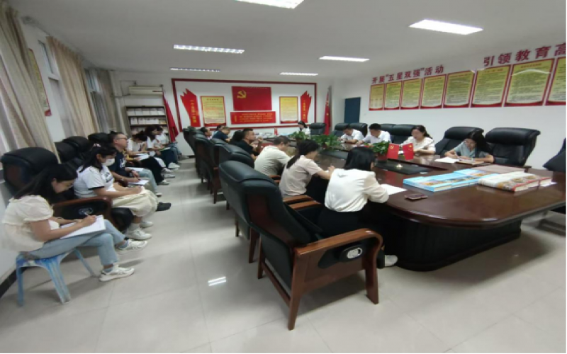 逐夢青藍，薪火相傳——略陽榮程中學(xué)2024——2025學(xué)年“青藍工程”師徒結(jié)對啟動儀式圓滿完成