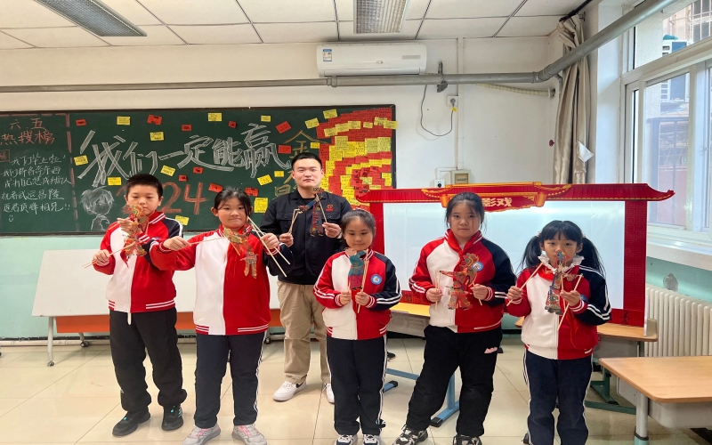 非遺進(jìn)校園 - 學(xué)演皮影戲 感受非遺美 時(shí)代記憶走進(jìn)塘沽草場街小學(xué)