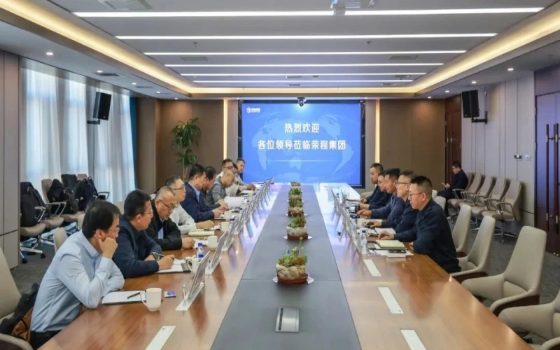 包頭市九原區(qū)委副書記、區(qū)長劉小平到榮程集團(tuán)調(diào)研交流