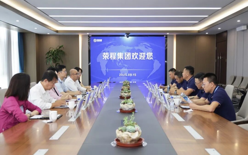 新疆生產(chǎn)建設(shè)兵團(tuán)第十四師昆玉市黨委常委、副師長(zhǎng)王鑫到訪榮程集團(tuán)