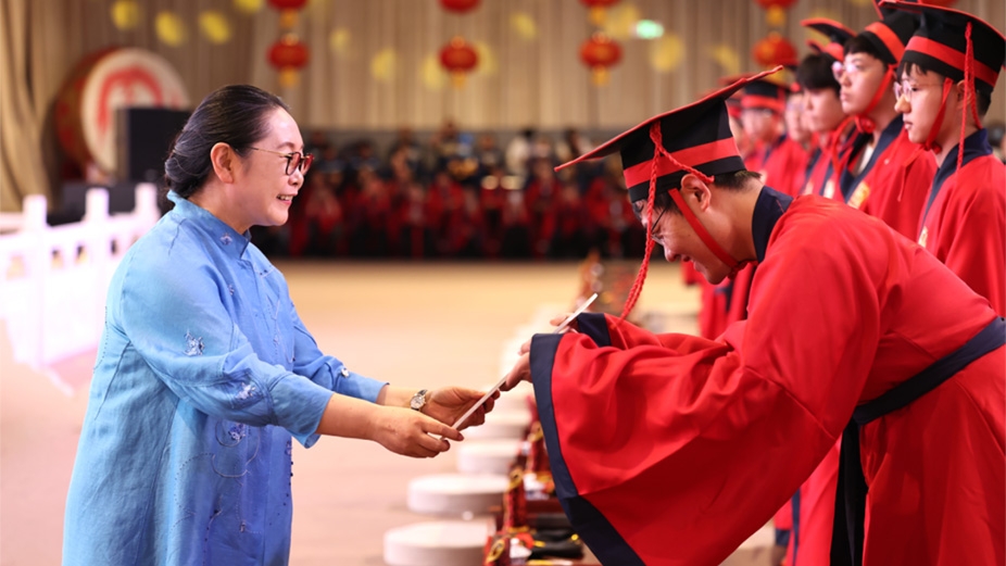 金秋揚(yáng)帆，逐夢(mèng)遠(yuǎn)航！榮程學(xué)子成人禮儀式